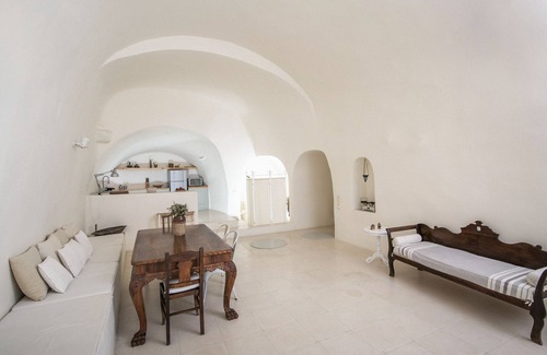 Finikia Villa | Winery House and 2 guest houses. Old winery converted into a stylish villa