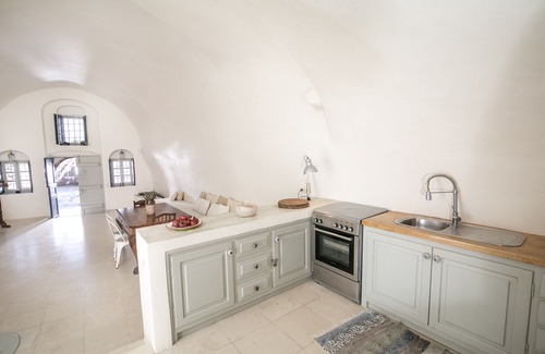 Finikia Villa | Winery House and 2 guest houses. Old winery converted into a stylish villa
