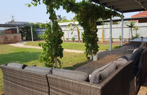 Christies Beach House | "wines and Waves" - Best of the Coast and Gateway to Southern Wine Regions!