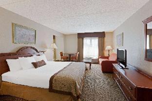 Paw Creek Hotel | Wingate by Wyndham Charlotte Airport