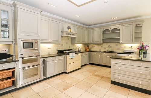 Winster Cottage | WINSTER HALL, pet friendly, luxury holiday cottage in Winster