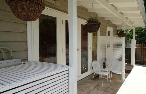 Palmwoods Bed & Breakfast | Winston Cottage
