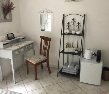 Palmwoods Bed & Breakfast | Winston Cottage