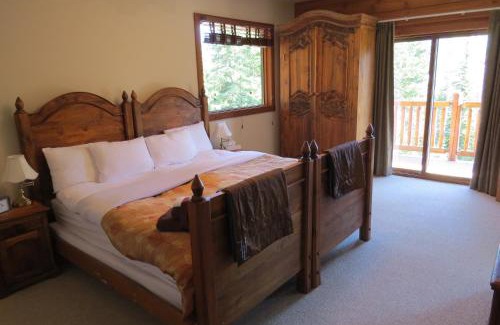 Golden Cabin | Winston Lodge