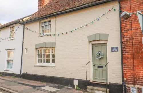 Clare House | Winter Cottage