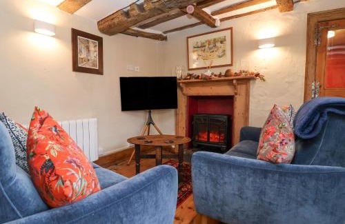 Clare House | Winter Cottage