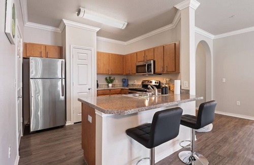 Riverpark West Apartment | Winter Cozy Stay: Family & Corporate Friendly