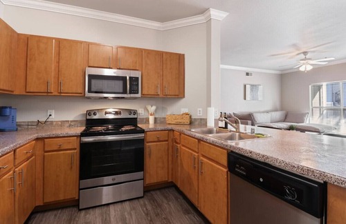 Riverpark West Apartment | Winter Cozy Stay: Family & Corporate Friendly