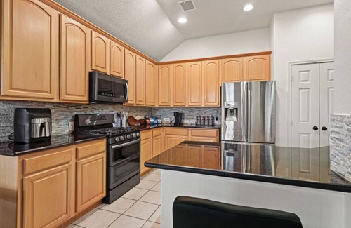 Cinco Ranch House | Winter Cozy Stay: Family & Corporate Friendly