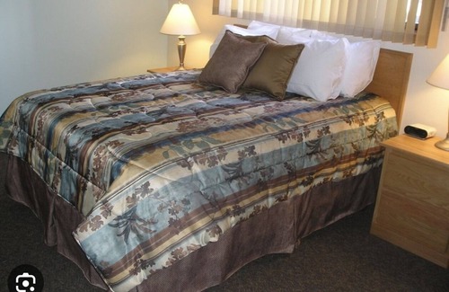 East Kootenay Resort | Winter in the sought after Fairmont Hot springs mountain side.nSleeps 6 adults