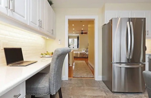 Cabbagetown South Apartment | Winter Price Reduction! Fully-Equipped Downtown Studio Apartment