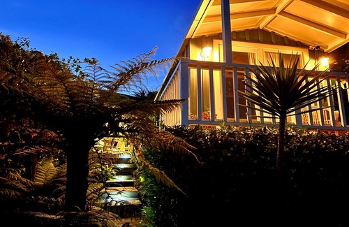 Sumner House | Winter Retreat Overlooking Taylor’s Mistake - Christchurch