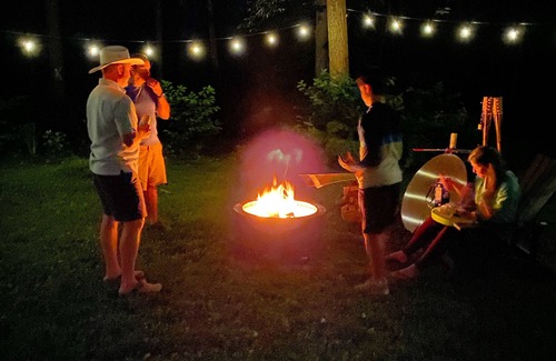 Three Oaks House | Winter Special! Heated Pool Opens May 20, Tesla Charger, Peloton, Hot Tub