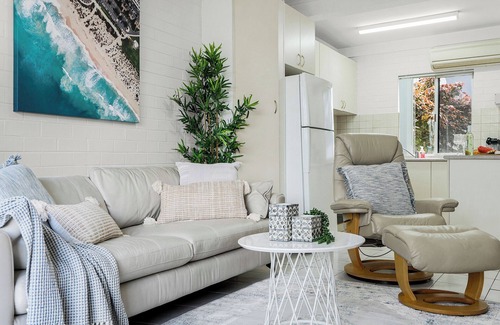 Scarborough Apartment | *Winter Special* Sun, Sand and Smiles: Your Perfect Beach Getaway!