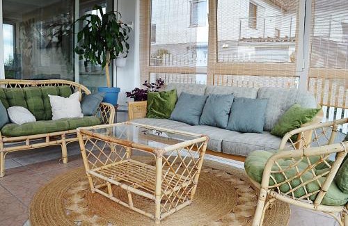 Jettingen-Scheppach Apartment | Wintergarten Wohnung mit Feldblick