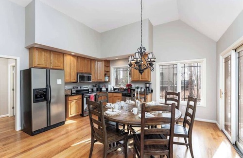 Chestnut Springs Ski Chalet | Wintergreen Ridge Retreat