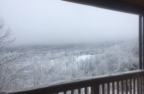 Ghent Apartment | Winterplace Condo E302