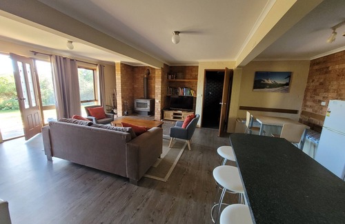 East Jindabyne House | Winterwood - Large 6 bedroom house