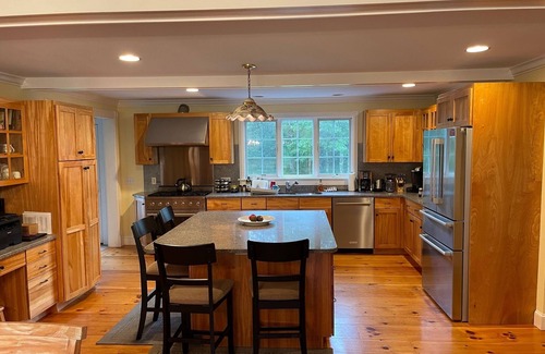 Edgartown House | Wintucket Cove Path-On The Great Pond-Boating And Biking! Central A/C