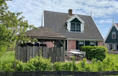 Hippolytushoef House | Wiringherlant by Interhome