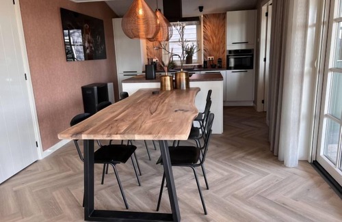 Hippolytushoef House | Wiringherlant by Interhome