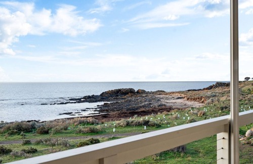 Wirrina Cove House | Wirrina Waters Stunning Horizons with Hot Tub