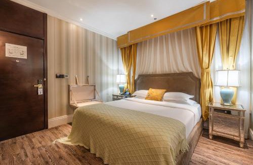 North Chaoyang Hotel | WISDOM Boutique Hotel Near the National Bird's Nest National ConventionCentre and Olympic Forest Park Just a 5-minute walk from Line 15's Anli Lu Subway Easy access tothe airport