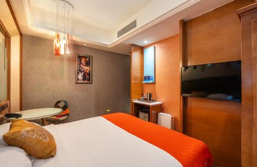 North Chaoyang Hotel | WISDOM Boutique Hotel Near the National Bird's Nest National ConventionCentre and Olympic Forest Park Just a 5-minute walk from Line 15's Anli Lu Subway Easy access tothe airport