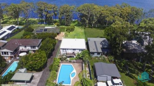 Brightwaters House | WishStay Waterfront Luxury Retreat - private pool
