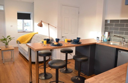 Salisbury House | Wisteria 2 bed House – Stayseekers