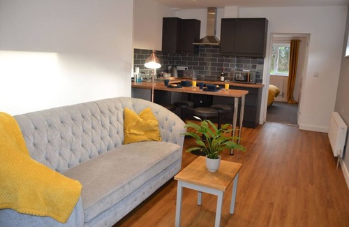 Salisbury House | Wisteria 2 bed House – Stayseekers
