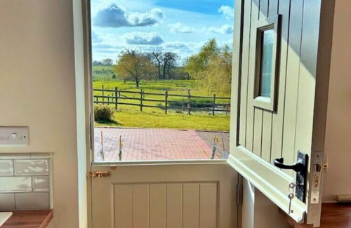 Horncastle Cottage | Wisteria at the Rookery