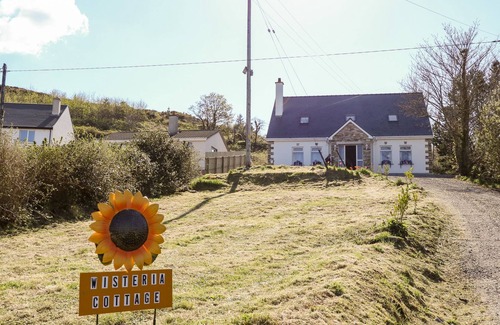 Annagry Cottage | WISTERIA COTTAGE, family friendly in Annagry, County Donegal