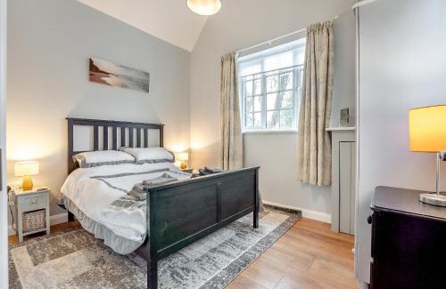 Upper Dicker House | Wisteria Cottage