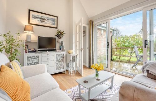 Upper Dicker House | Wisteria Cottage