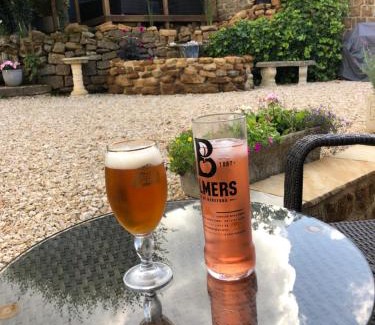 Banbury House | Wisteria Cottage - Hillside Holiday Cottages, Cotswolds