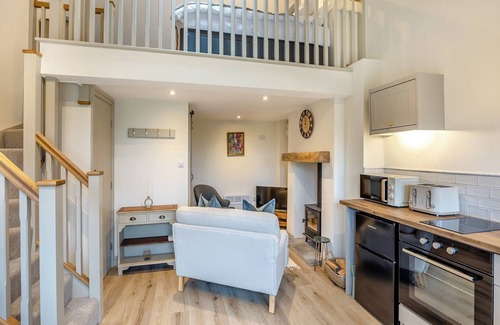Hemingby Cottage | Wisteria Cottage - UK46478