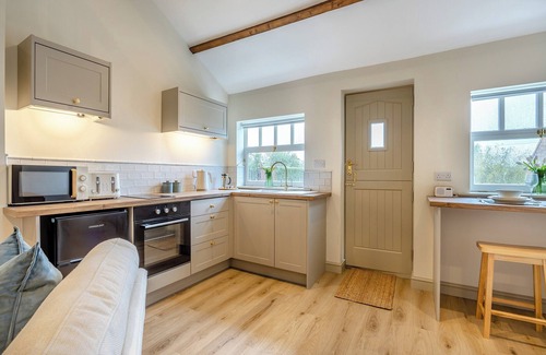 Hemingby Cottage | Wisteria Cottage - UK46478