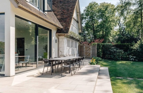 Medmenham House | Wisteria House - Sleeps 8, Close to Marlow & Henley-On-Thames