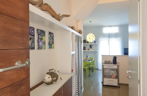 Tusa Apartment | With a beautiful view of the sea, this comfortable vacation apartment in Tusa welcomes you.