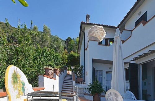 Sant' Andrea Apartment | With Furnished Terrace and Close to the Beach - Apartment Denise 1