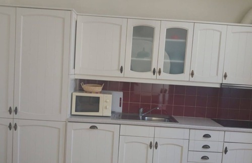 Albufeira Apartment | With pool, garden, barbecue and lake