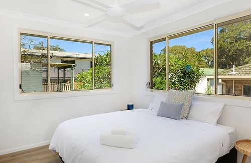 Urunga House | With spectacular views of the estuary and park, this retreat is the perfect tranquil escape