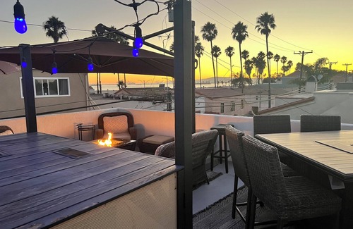 Belmont Shore House | Within steps of the beach, your Long Beach get away in Belmont Shore.