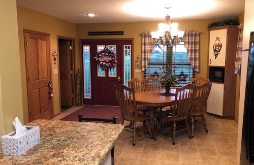Dyersville House | Within Walking Distance of Field of Dreams Movie Site/MLB STADIUM