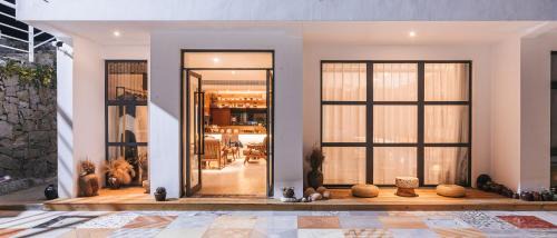 Zhoushan House | Without Asking East or West
