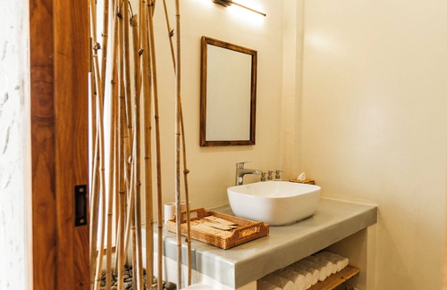 Ke Ga Hotel | WoCAL Retreat Ke Ga