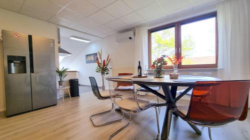 Cremlingen Apartment | Wohnung: Workaholic bis 6 Personen, Klima, 3x TV