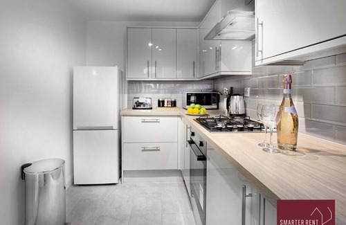 Wokingham Apartment | Wokingham - 2 Bedroom Maisonette - With Parking