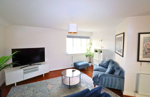 Wokingham Apartment | Wokingham - Contemporary, Spacious - Three Bedroom (Two Bathroom) Apartment